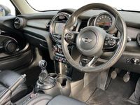 Usado Mini Cooper Chili 136 HP (100 kW) 2017 Verde Citadino