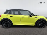 Used Mini Cooper Hatch 134 HP (98 kW) 2023 Yellow Hatchback