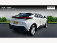 Used Toyota C-HR 140 HP (102 kW) 2024 White SUV