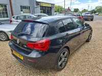 Begagnad BMW 118 Sport Line 136 HK (100 kW) 2019 Svart Halvkombi