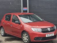Usado Dacia Sandero Ambiance 90 HP (66 kW) 2017 Vermelho Citadino