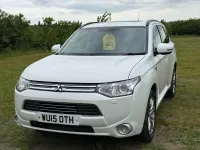 Używany Mitsubishi Outlander P-HEV 200 KM (147 kW) 2015 Biały SUV