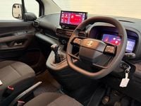 Used Vauxhall Combo S 101 HP (74 kW) 2024 White MPV