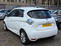 Used Renault Zoe Dynamique 64 kW (88 HP) 2015 White Hatchback