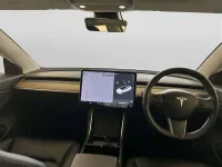 Używany Tesla Model 3 Standard Range Plus 177 kW (241 KM) 2020 Biały Sedan/Limuzyna