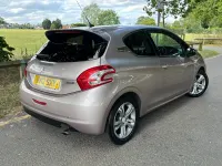 Used Peugeot 208 Allure 95 HP (69 kW) 2012 Pink Hatchback