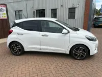 Used Hyundai i10 Premium 84 HP (61 kW) 2023 White Hatchback