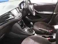 Used Vauxhall Astra SRi 2018 White Hatchback