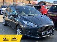 Usado Ford Fiesta Titanium 125 HP (91 kW) 2017 Cinzento Citadino