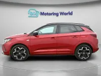 Usado Vauxhall Grandland X Ultimate 130 HP (95 kW) 2024 Vermelho SUV