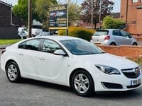 Second-hand Vauxhall Insignia Design Edition 2016 Alb Hatchback