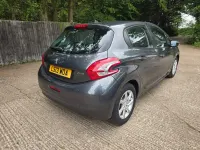 Usado Peugeot 208 Active 82 HP (60 kW) 2013 Cinzento Citadino