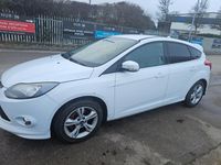 Used Ford Focus Zetec 125 HP (91 kW) 2011 White Hatchback