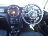 Usado Mini Cooper Classic 136 CV (100 kW) 2019 Gris Utilitario