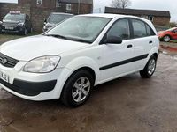 Used Kia Rio 95 HP (69 kW) 2009 White Hatchback