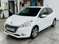 Used Peugeot 208 Allure 82 HP (60 kW) 2013 White Hatchback