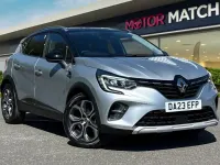 Begagnad Renault Captur Techno 2023 Grå SUV