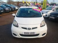 Used Toyota Aygo 67 HP (49 kW) 2011 White Hatchback