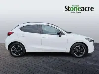 Usado Mazda 2 Homura-Aka 116 CV (85 kW) 2024 Blanco Utilitario