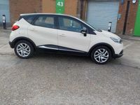 Used Renault Captur Dynamique 90 HP (66 kW) 2015 Cream SUV