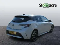 Used Toyota Corolla 122 HP (89 kW) 2019 White/black Hatchback