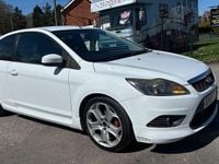 Used Ford Focus Zetec 123 HP (90 kW) 2010 White Hatchback