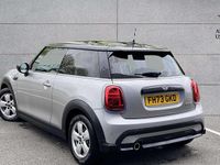Usado Mini Cooper Classic 134 HP (98 kW) 2024 Prateado Citadino