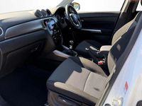 Używany Suzuki Vitara SZ-T 127 KM (93 kW) 2023 Biały SUV