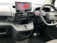 Used Vauxhall Combo Ultimate 100 kW (136 HP) 2024 White Estate