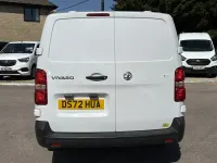 Gebraucht Vauxhall Vivaro 100 PS (73 kW) 2022 Weiß Van / Kleinbus
