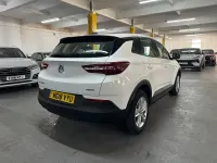 Used Vauxhall Grandland X S 130 HP (95 kW) 2018 White SUV