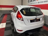 Usado Ford Fiesta Zetec 2016 Branco Citadino