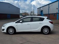 Used Vauxhall Astra 2013 White Hatchback