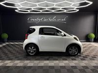 Used Toyota iQ 68 HP (50 kW) 2010 White Hatchback