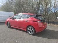 Begagnad Nissan Leaf Acenta 110 kW (150 HK) 2021 Röd Halvkombi
