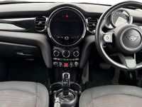 Usado Mini Cooper Classic 134 HP (98 kW) 2022 Preto Citadino