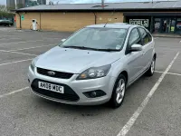 Begagnad Ford Focus Zetec 123 HK (90 kW) 2008 Silver Halvkombi