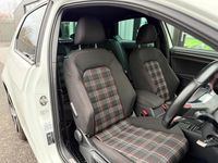 Begagnad VW Golf VII GTI 2019 Vit Halvkombi