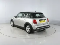 Usado Mini Cooper Classic 134 HP (98 kW) 2023 Prateado Citadino