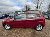 Used Ford Fiesta Zetec 105 HP (77 kW) 2013 Red Hatchback