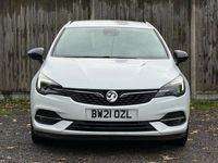 Used Vauxhall Astra SRi 122 HP (89 kW) 2021 White Estate