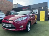 Usado Ford Fiesta Zetec 82 HP (60 kW) 2009 Vermelho Citadino