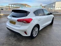Used Ford Focus Titanium 125 HP (91 kW) 2018 Frozen white Hatchback