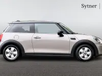Usado Mini Cooper Classic 134 HP (98 kW) 2023 Cinzento Citadino