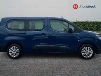 Begagnad Citroën e-Berlingo Feel 100 kW (136 HK) 2023 Blå Minibuss