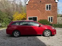 Used Toyota Auris Hybrid 136 HP (100 kW) 2013 Red Estate