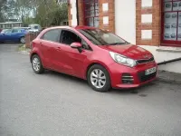 Usado Kia Rio 82 HP (60 kW) 2017 Vermelho Citadino