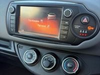 Used Toyota Yaris 69 HP (50 kW) 2015 Red Hatchback