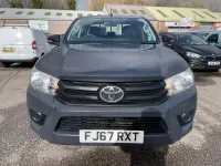 Begagnad Toyota HiLux Active 150 HK (110 kW) 2017 Grå Pickup