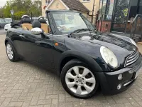 Begagnad Mini ONE 2005 Svart Halvkombi